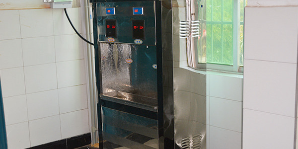 圣藍(lán)為您介紹校園智能刷卡直飲水機(jī)特點(diǎn)