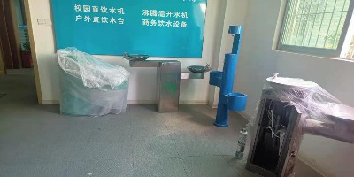 學(xué)校操場(chǎng)選擇安裝什么樣的戶(hù)外飲水臺(tái)