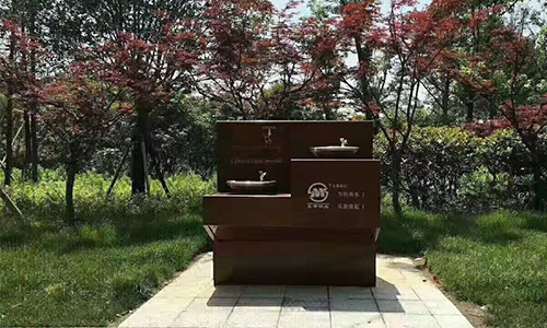 龍崗公園安裝了戶外直飲機(jī)，免杯取水更方便